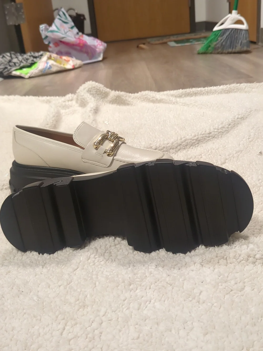 Lisa & Vicky Decide-V Loafer Moccasin Women’s Size 9 NWOT Winter White Gold